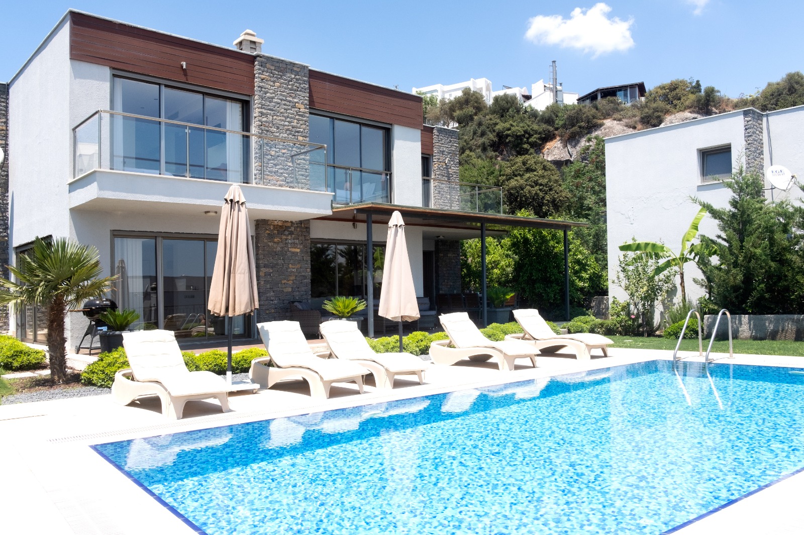 Private pool with terrace